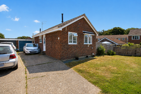 2 bed property, in Tansy Close, £299,995