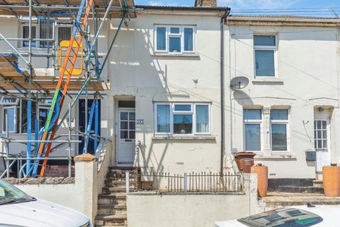 3 bed property, in Gordon Road, £180,000