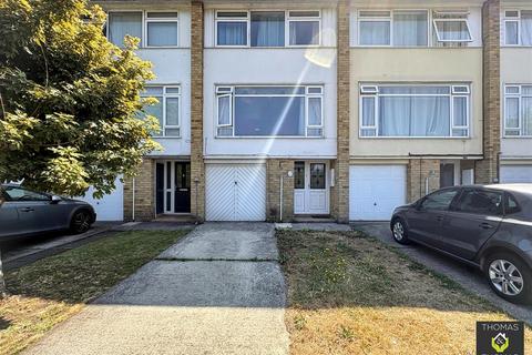 3 bed property, in Fairmile Gardens, £220,000