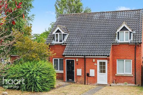 2 bed property, in Church Meadow, £250,000
