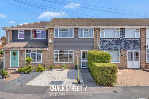 3 bed property, in Tangmere Crescent, £425,000