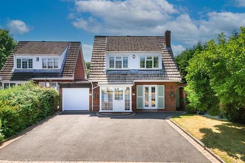 3 bed property, in Shotteswell Road, £475,000