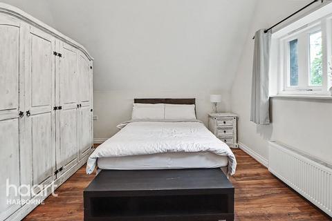 1 bed property, in St Augustines Road, £150,000