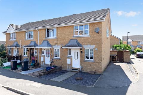 2 bed property, in Nine Elms Close, £420,000