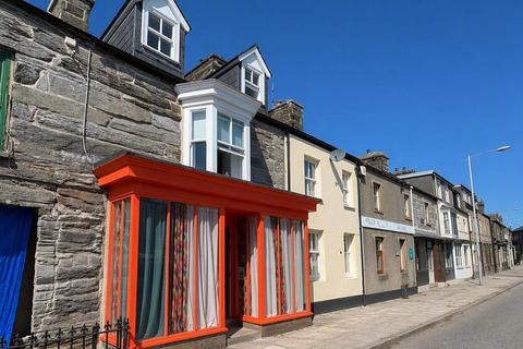 3 bed property, in Lombard Street, £299,950