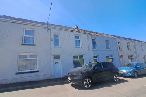 2 bed property, in St Davids Road, £110,000