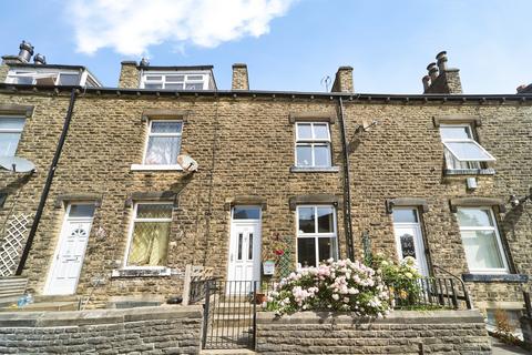 3 bed property, in Fell Lane, £130,000