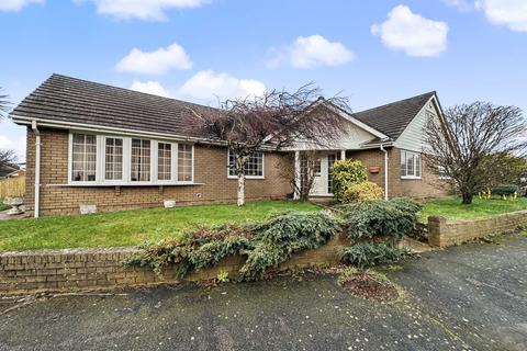 3 bed property, in Mount Caburn Crescent, £575,000