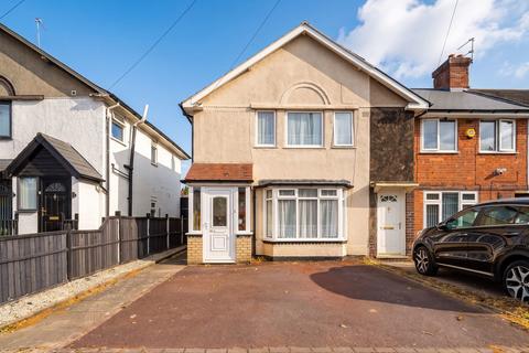 3 bed property, in Gorleston Road, £160,000
