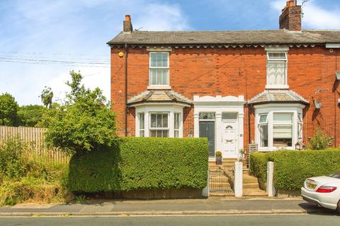 2 bed property, in Hoghton Lane, £245,000
