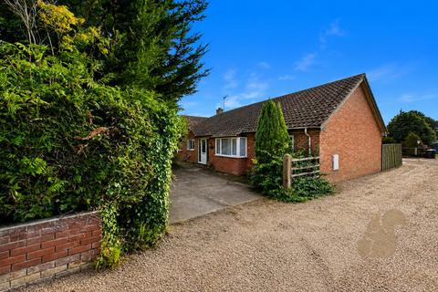 4 bed property, in Station Road, £300,000