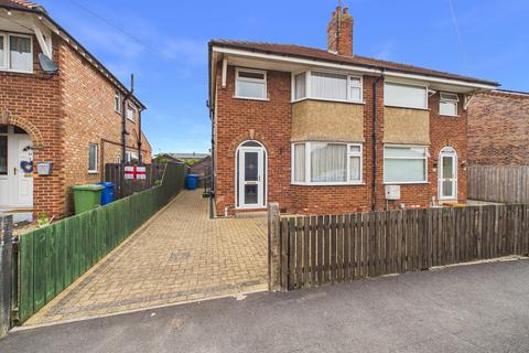 3 bed property, in Manorfield Avenue, £185,000