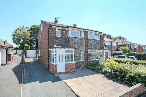 3 bed property, in Grove Farm Crescent, £300,000