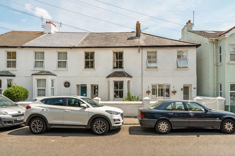 3 bed property, in Sea Road, £275,000
