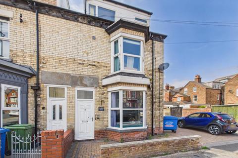 6 bed property, in Holyrood Avenue, £220,000