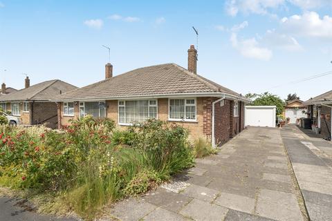 2 bed property, in Greenbanks Avenue, £289,950