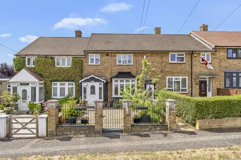 3 bed property, in Daventry Gardens, £425,000