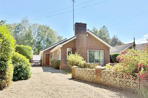 3 bed property, in Vicarage Road, £500,000
