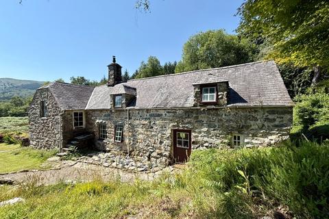 2 bed property, in Pwllygele Mawr, £399,995