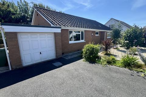 3 bed property, in Orchard Road, £439,950