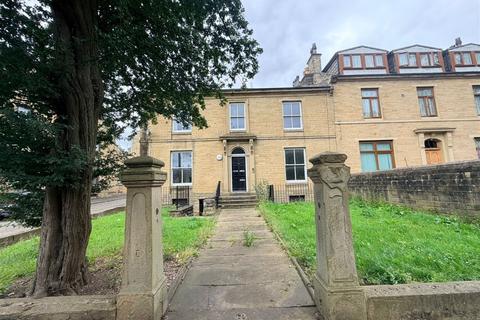 4 bed property, in Elizabeth Street, £190,000