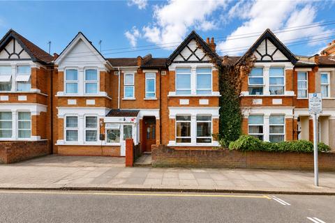3 bed property, in Elspeth Road, £575,000