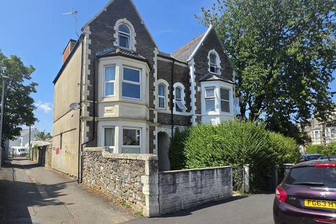 5 bed property, in Cardiff CF24, £425,000