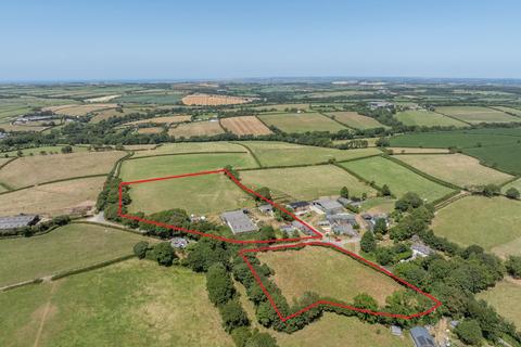 4 bed property, in Troswell, £295,000