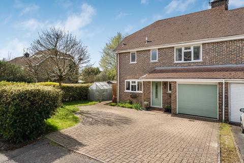 4 bed property, in Lincoln Green, £525,000