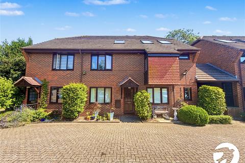 1 bed property, in Valley View Road, £130,000