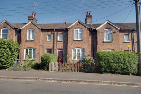 2 bed property, in Triangle Road, £325,000