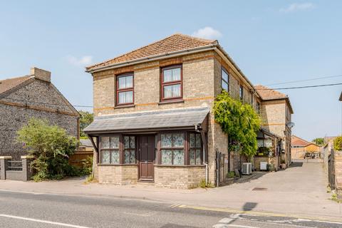 4 bed property, in Kingsway, £425,000