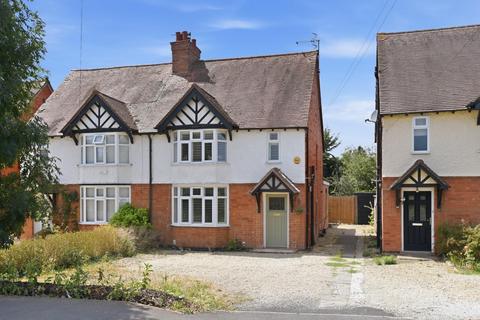 3 bed property, in Hathaway Lane, £595,000