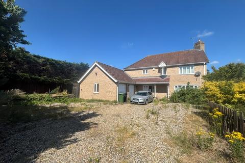4 bed property, in Haling Way, £395,000