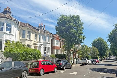 3 bed property, in Southdown Avenue, £625,000