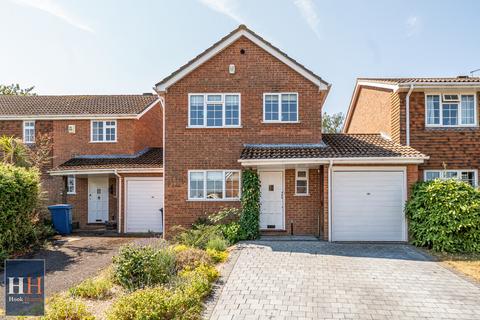 3 bed property, in Beechcrest View, £490,000