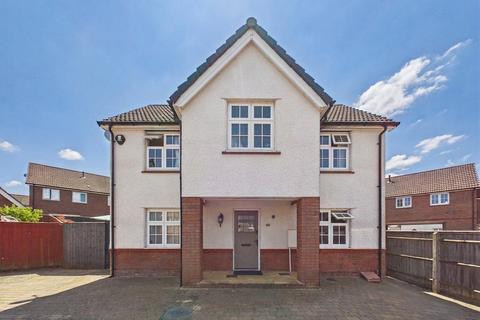 4 bed property, in Baily Place, £575,000