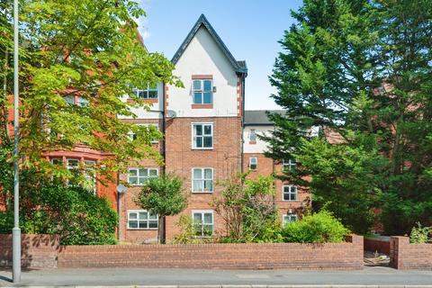 2 bed property, in Ullet Road, £125,000
