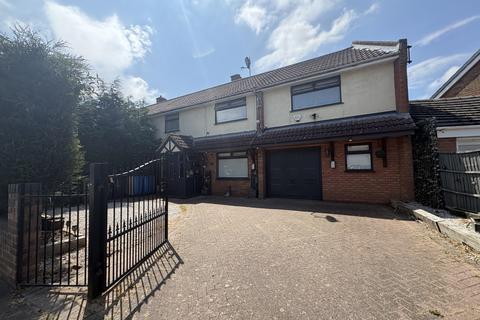 3 bed property, in Parks Crescent, £290,000