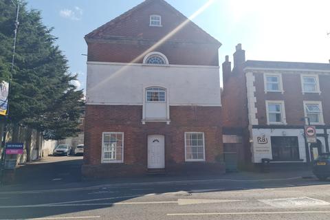 2 bed property, in Flat 5, £200,000