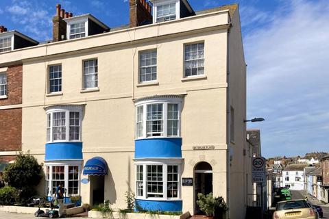 7 bed property, in Olivers Guest House, £180,000