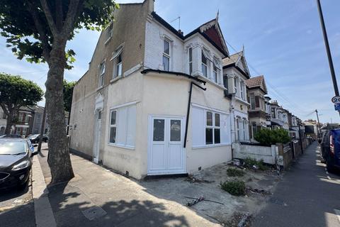 5 bed property, in Katherine Road, £600,000