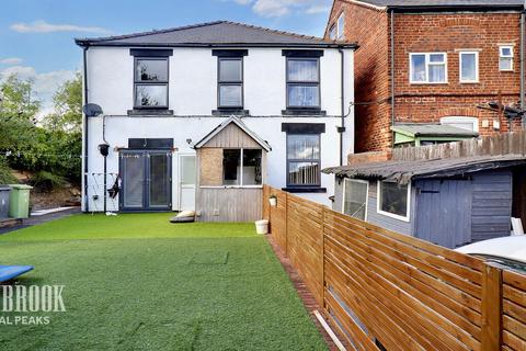 4 bed property, in Lowgates, £230,000
