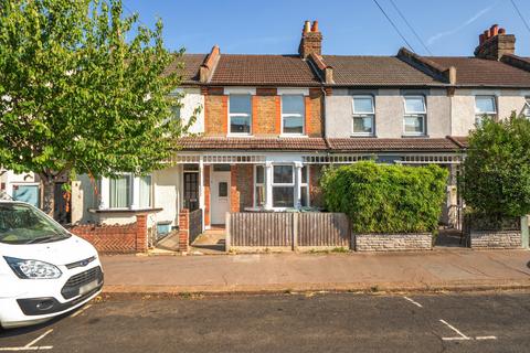 3 bed property, in Exeter Road, £475,000