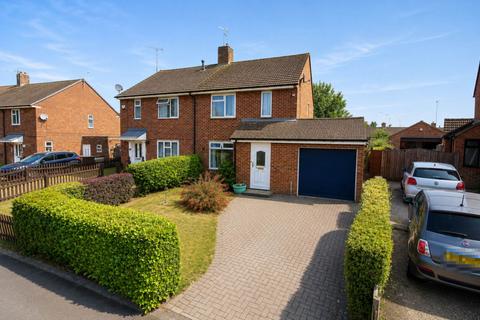 3 bed property, in Churchill Avenue, £350,000