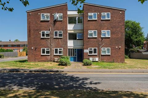 1 bed property, in Beaumaris Houses, £70,000