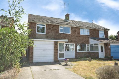3 bed property, in Ross Close, £375,000