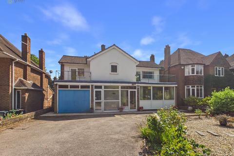 5 bed property, in Monmouth Drive, £725,000