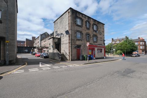 3 bed property, in William Street, £75,000