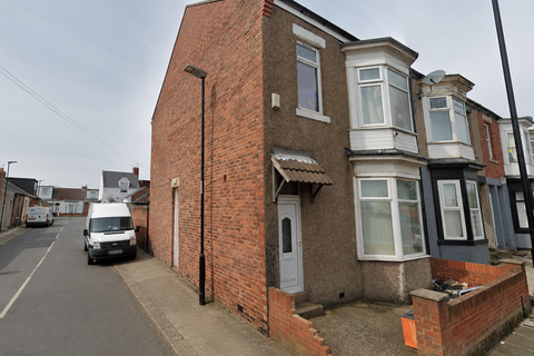 2 bed property, in 3 Hyde Street, £32,000